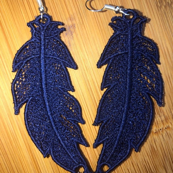 Embroidered Lace Feather Earrings - Picture 3 of 3